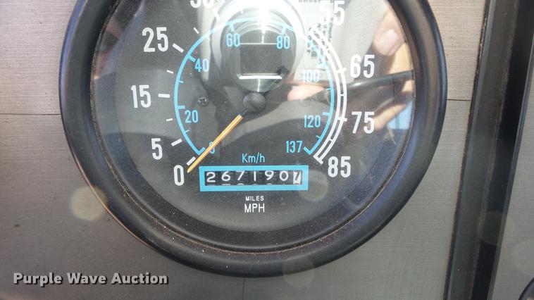 image for item DC3025 1991 International F9370 semi truck