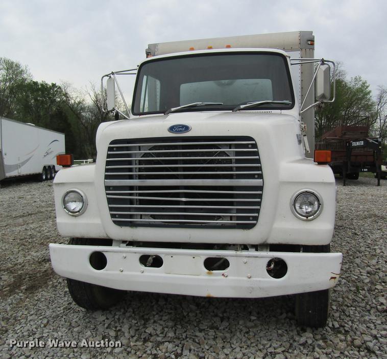 image for item DC4250 1985 Ford 8000 box truck