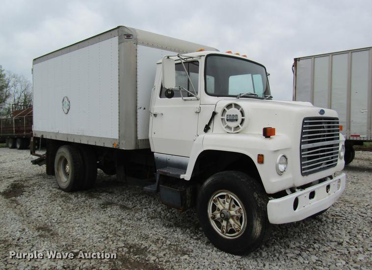 image for item DC4250 1985 Ford 8000 box truck