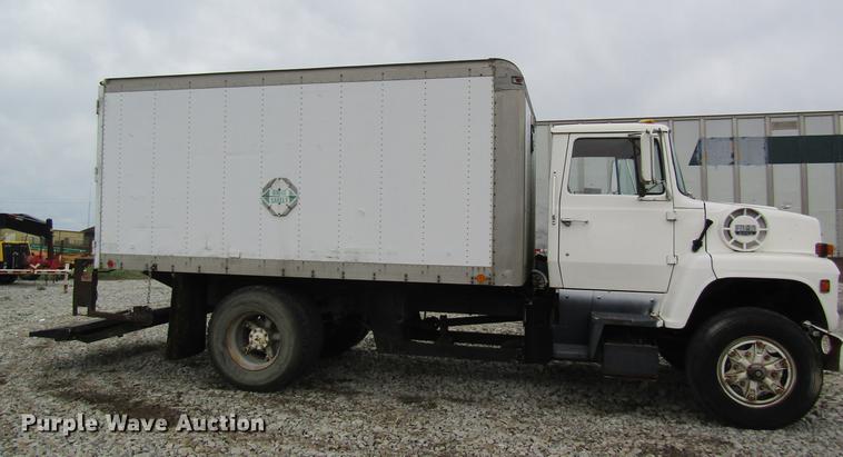 image for item DC4250 1985 Ford 8000 box truck