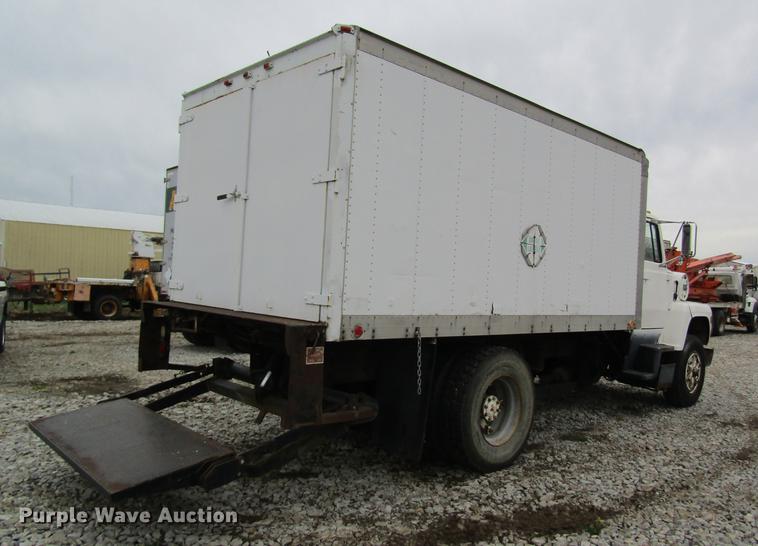image for item DC4250 1985 Ford 8000 box truck