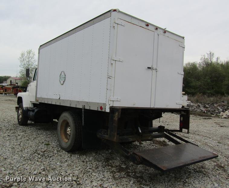 image for item DC4250 1985 Ford 8000 box truck