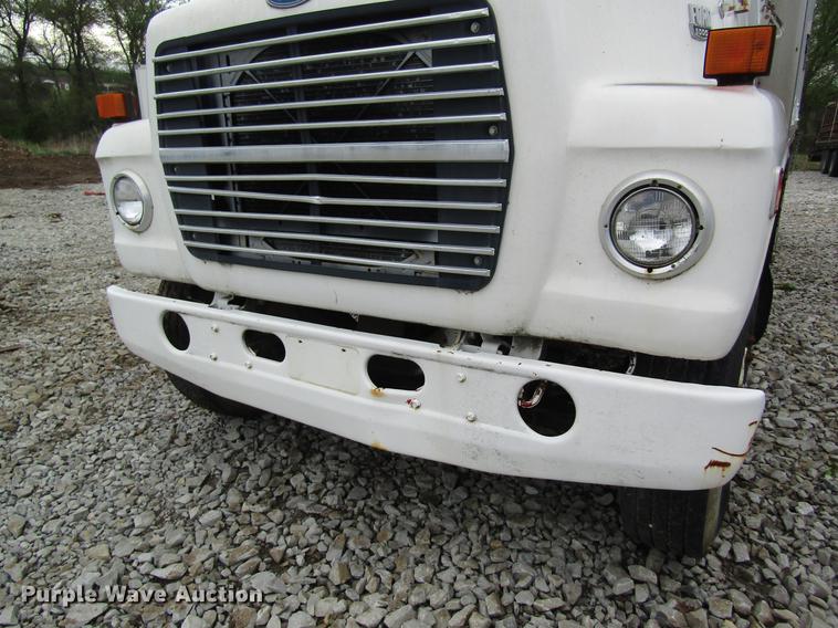 image for item DC4250 1985 Ford 8000 box truck