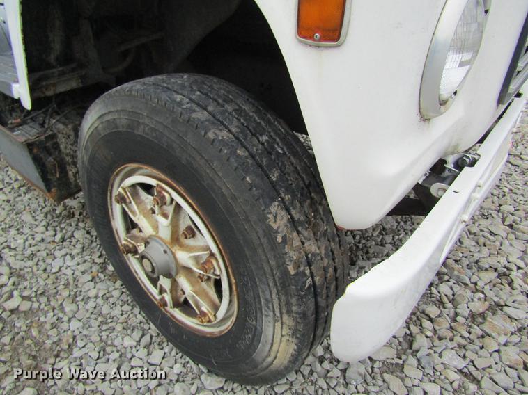 image for item DC4250 1985 Ford 8000 box truck