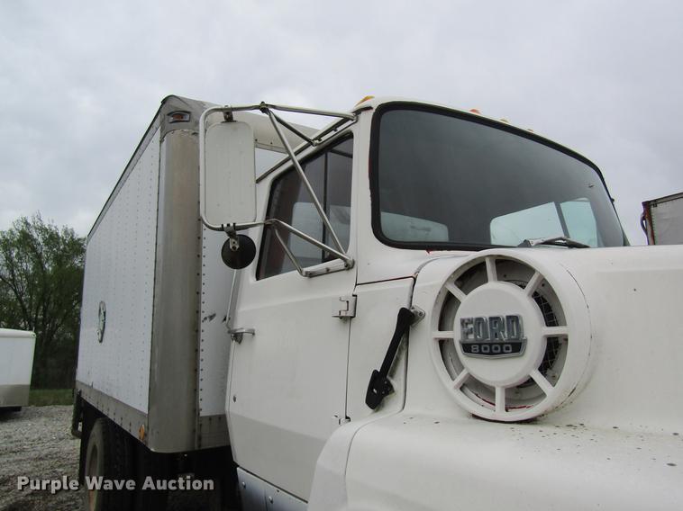 image for item DC4250 1985 Ford 8000 box truck