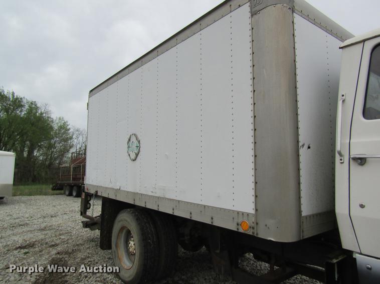 image for item DC4250 1985 Ford 8000 box truck