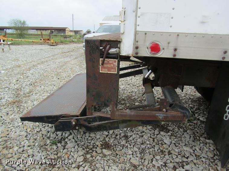 image for item DC4250 1985 Ford 8000 box truck