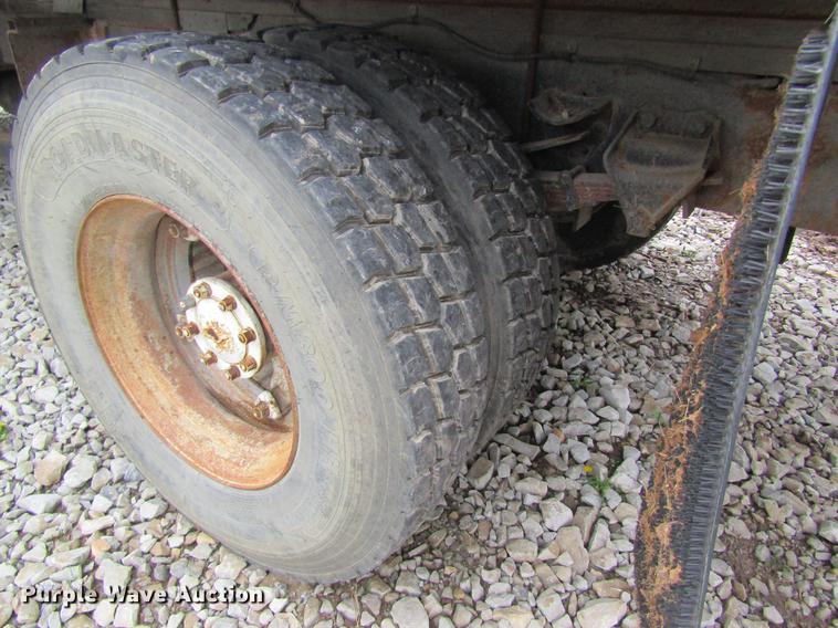 image for item DC4250 1985 Ford 8000 box truck