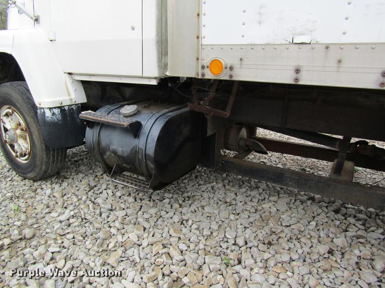 image for item DC4250 1985 Ford 8000 box truck