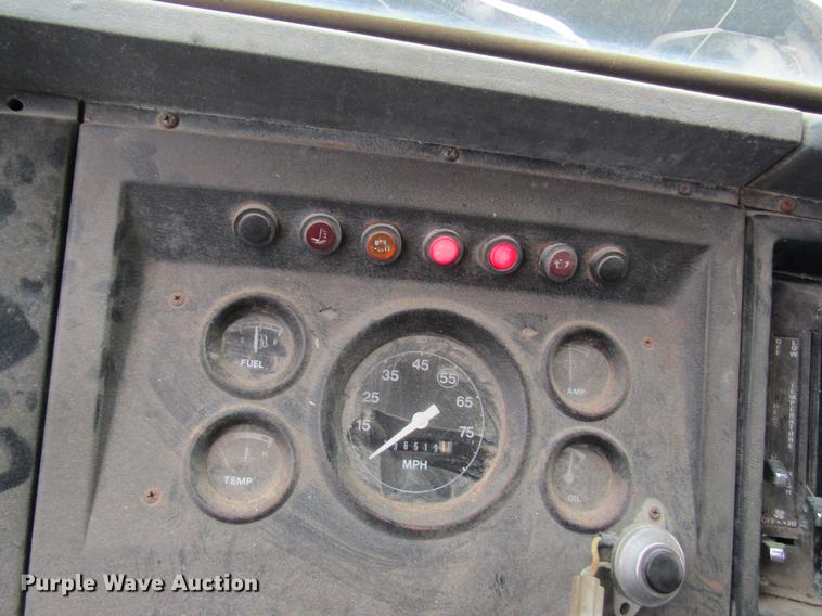 image for item DC4250 1985 Ford 8000 box truck