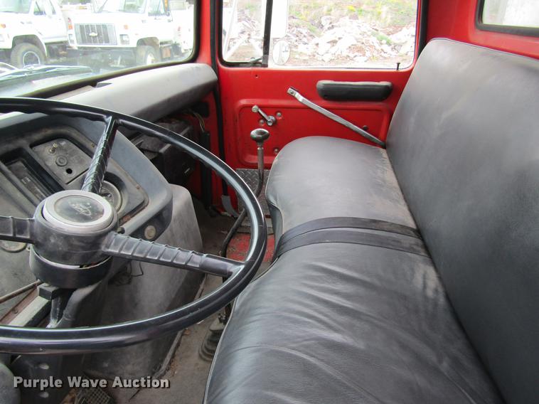 image for item DC4250 1985 Ford 8000 box truck