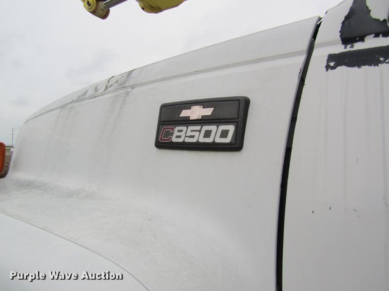 image for item DC4251 2000 Chevrolet C8500 bucket truck