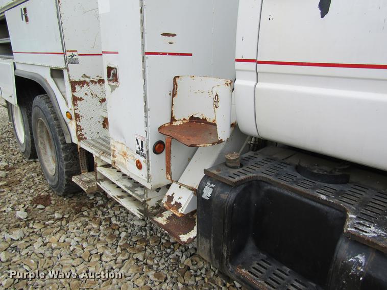 image for item DC4251 2000 Chevrolet C8500 bucket truck