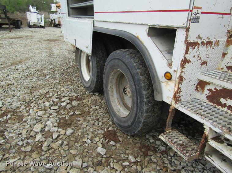 image for item DC4251 2000 Chevrolet C8500 bucket truck