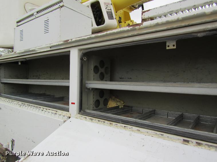 image for item DC4251 2000 Chevrolet C8500 bucket truck