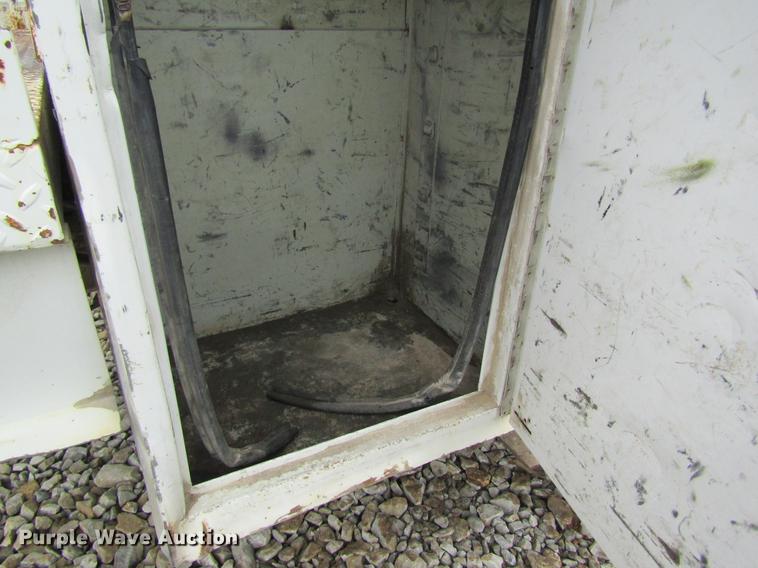 image for item DC4251 2000 Chevrolet C8500 bucket truck