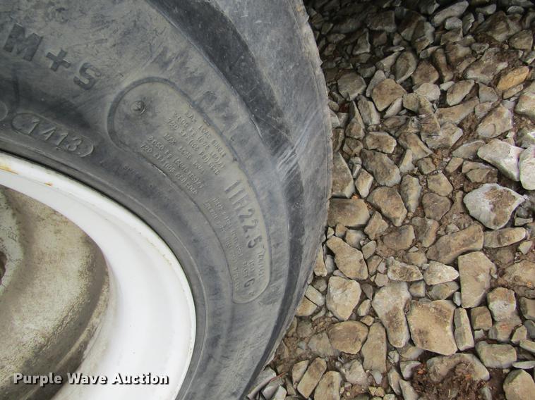 image for item DC4251 2000 Chevrolet C8500 bucket truck