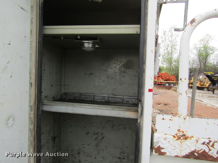 image for item DC4251 2000 Chevrolet C8500 bucket truck