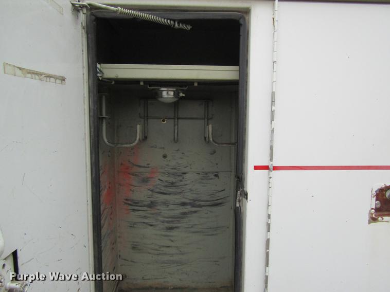 image for item DC4251 2000 Chevrolet C8500 bucket truck