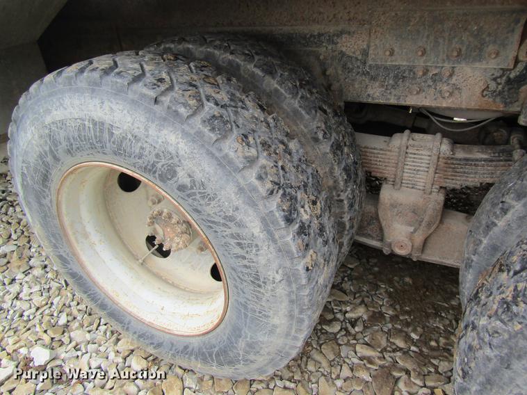 image for item DC4251 2000 Chevrolet C8500 bucket truck