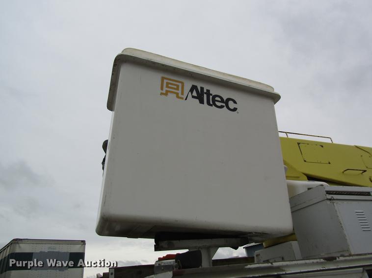 image for item DC4251 2000 Chevrolet C8500 bucket truck