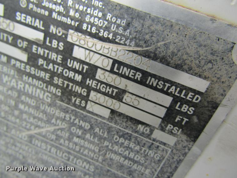 image for item DC4251 2000 Chevrolet C8500 bucket truck