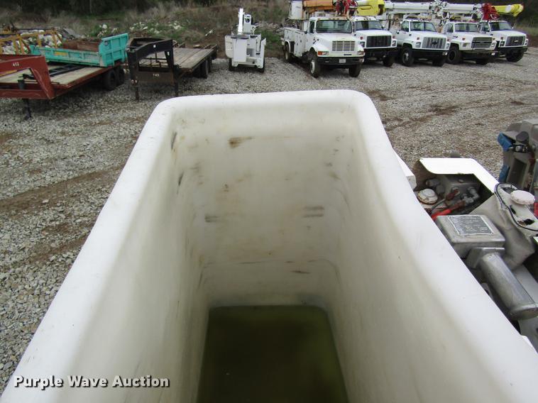 image for item DC4251 2000 Chevrolet C8500 bucket truck