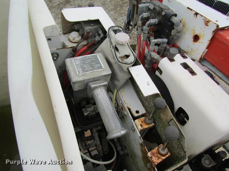 image for item DC4251 2000 Chevrolet C8500 bucket truck