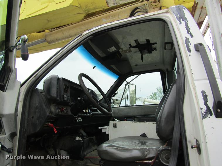 image for item DC4251 2000 Chevrolet C8500 bucket truck