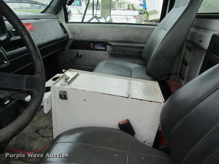 image for item DC4251 2000 Chevrolet C8500 bucket truck