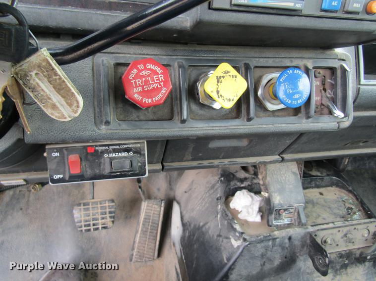 image for item DC4251 2000 Chevrolet C8500 bucket truck