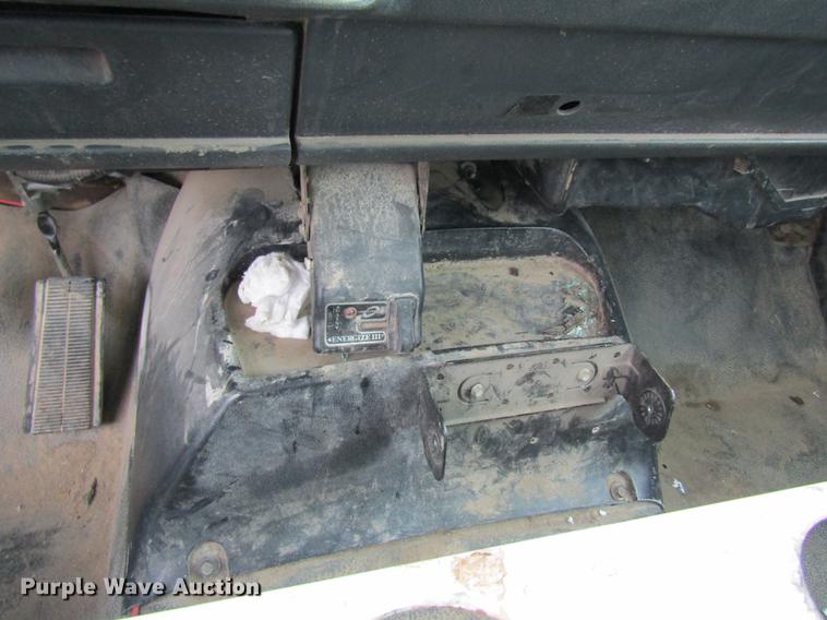 image for item DC4251 2000 Chevrolet C8500 bucket truck