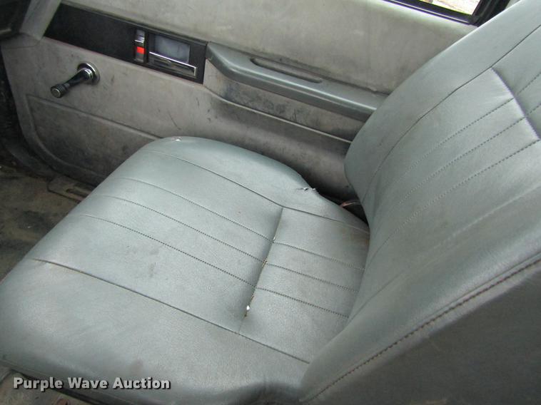 image for item DC4251 2000 Chevrolet C8500 bucket truck