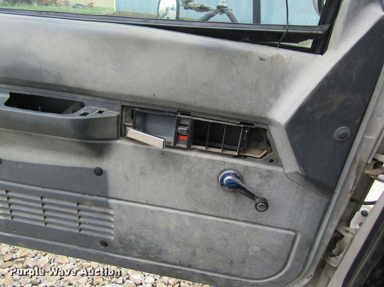 image for item DC4251 2000 Chevrolet C8500 bucket truck