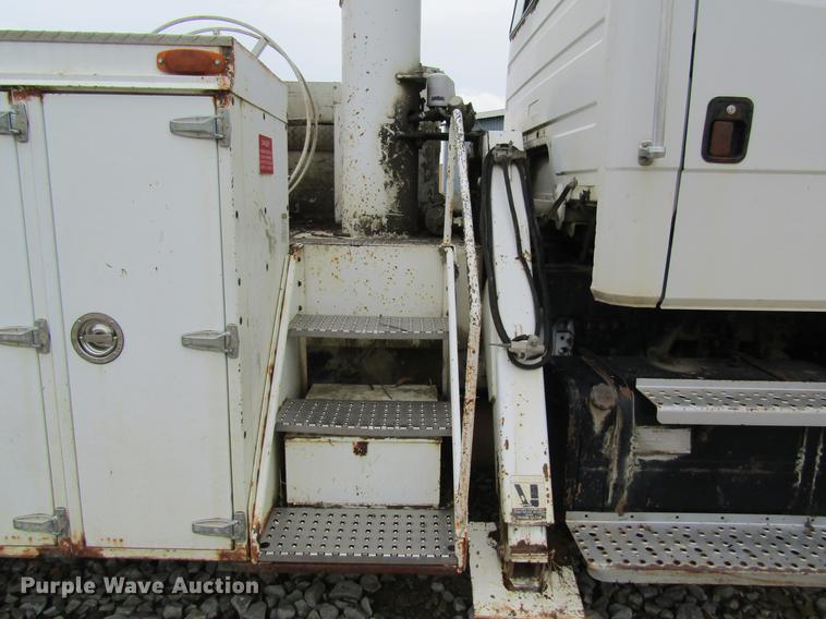 image for item DC4252 1998 Freightliner FL70 bucket truck