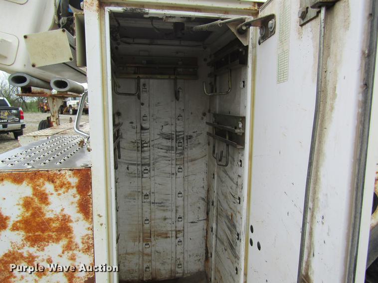 image for item DC4252 1998 Freightliner FL70 bucket truck