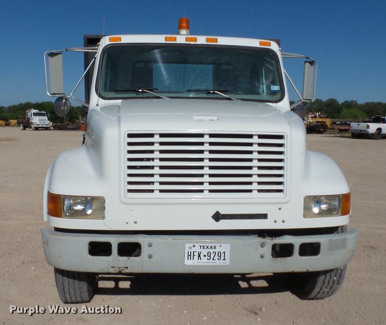 image for item DC5551 1998 International 4700 flatbed truck