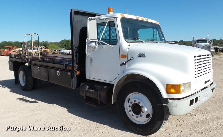 image for item DC5551 1998 International 4700 flatbed truck