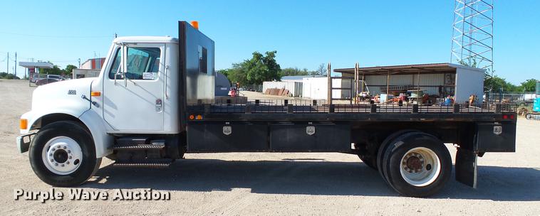 image for item DC5551 1998 International 4700 flatbed truck