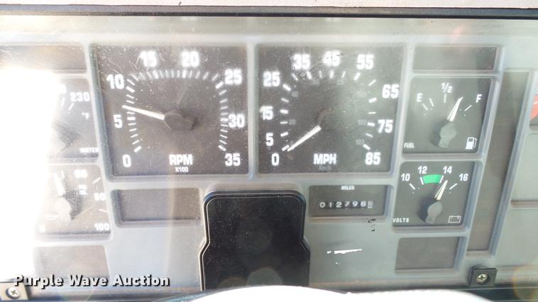 image for item DC5551 1998 International 4700 flatbed truck