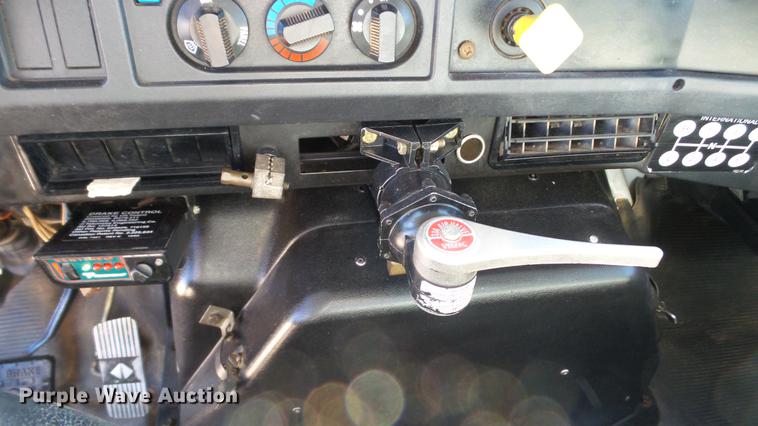 image for item DC5551 1998 International 4700 flatbed truck