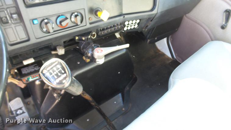 image for item DC5551 1998 International 4700 flatbed truck