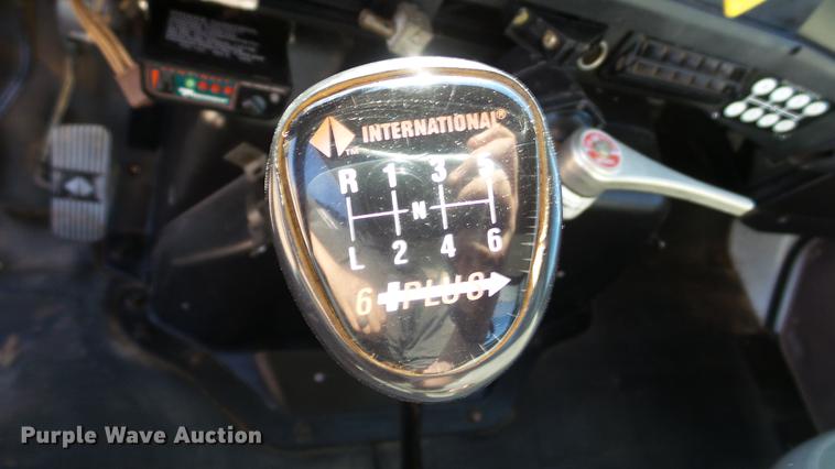 image for item DC5551 1998 International 4700 flatbed truck