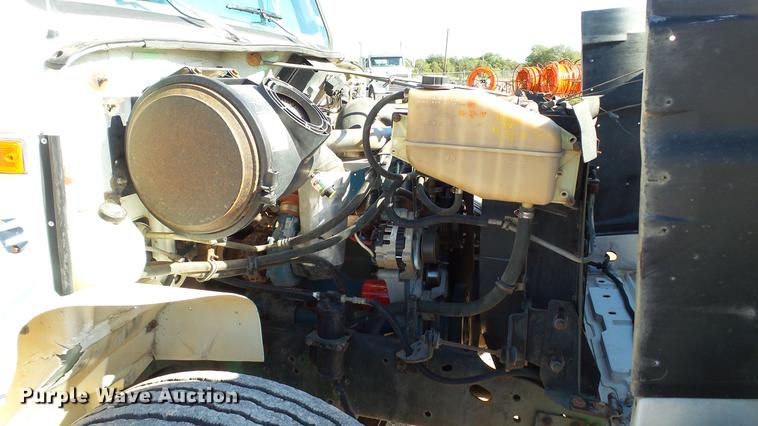 image for item DC5551 1998 International 4700 flatbed truck