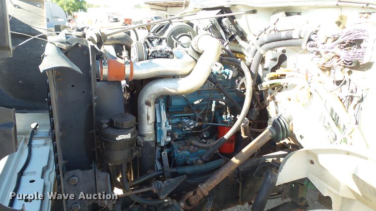 image for item DC5551 1998 International 4700 flatbed truck