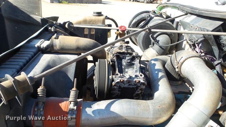 image for item DC5551 1998 International 4700 flatbed truck