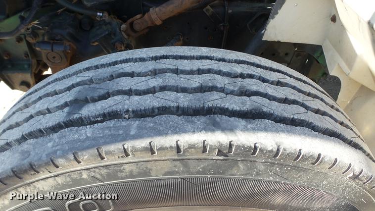 image for item DC5551 1998 International 4700 flatbed truck