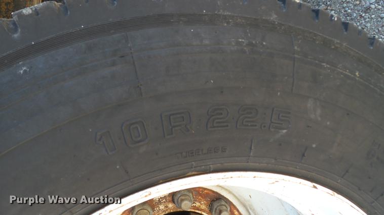 image for item DC5551 1998 International 4700 flatbed truck