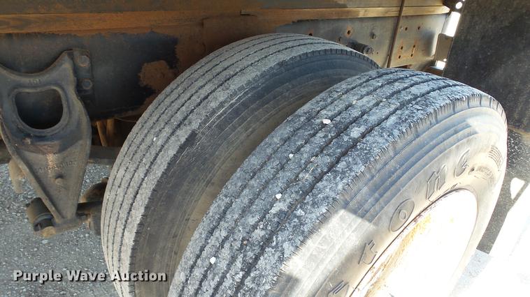 image for item DC5551 1998 International 4700 flatbed truck