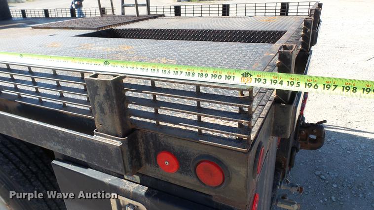 image for item DC5551 1998 International 4700 flatbed truck